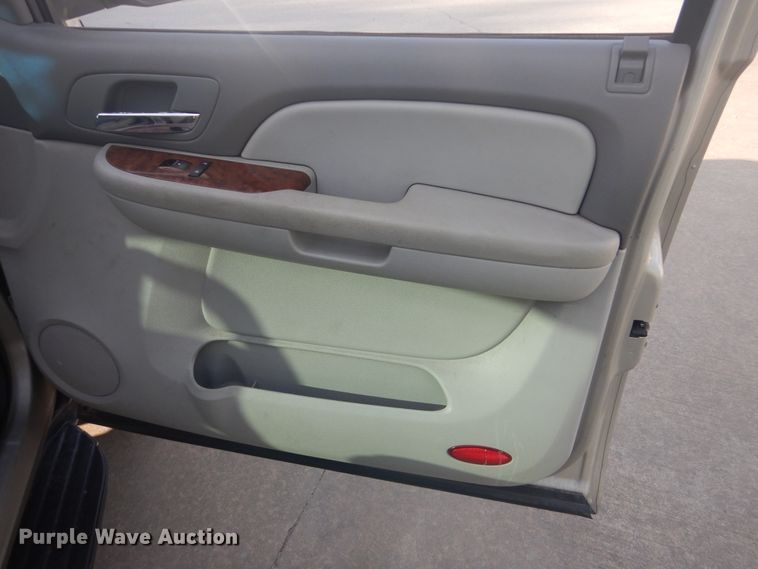 image for item GY9766 2008 Chevrolet Avalanche  Crew Cab pickup truck