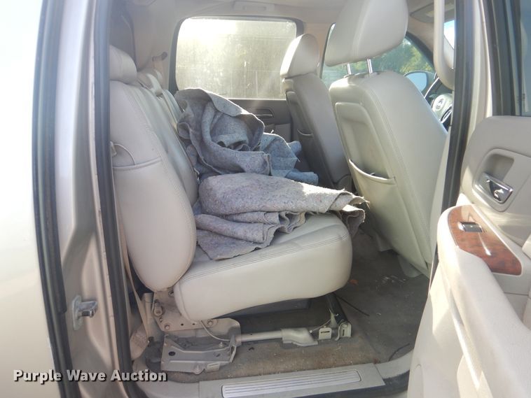 image for item GY9766 2008 Chevrolet Avalanche  Crew Cab pickup truck