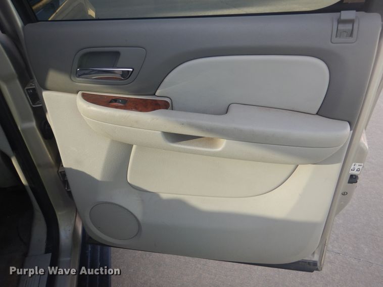 image for item GY9766 2008 Chevrolet Avalanche  Crew Cab pickup truck