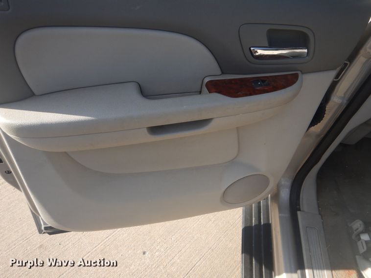 image for item GY9766 2008 Chevrolet Avalanche  Crew Cab pickup truck