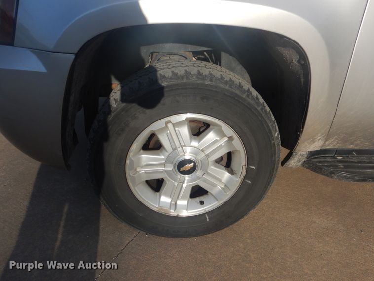 image for item GY9766 2008 Chevrolet Avalanche  Crew Cab pickup truck