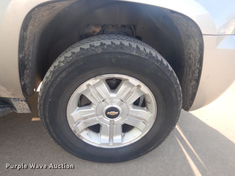 image for item GY9766 2008 Chevrolet Avalanche  Crew Cab pickup truck