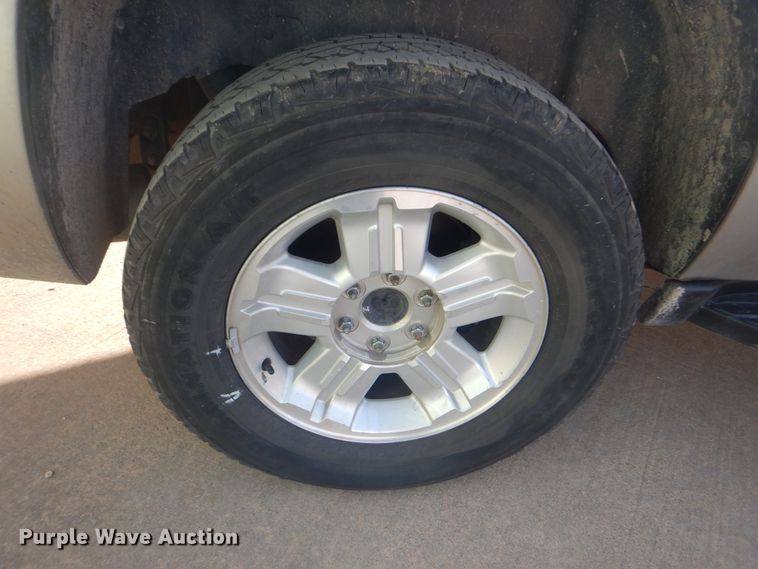 image for item GY9766 2008 Chevrolet Avalanche  Crew Cab pickup truck