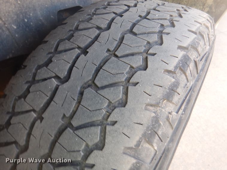 image for item GY9766 2008 Chevrolet Avalanche  Crew Cab pickup truck