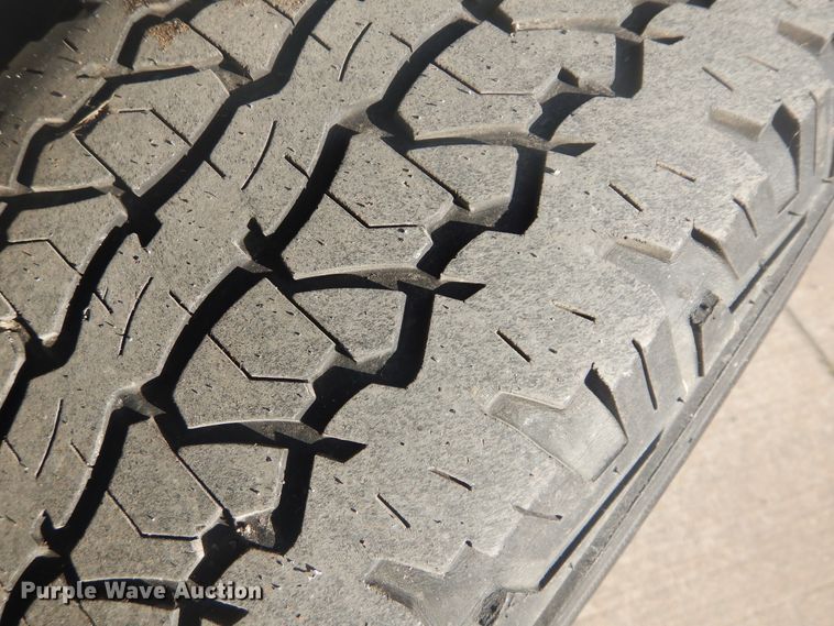 image for item GY9766 2008 Chevrolet Avalanche  Crew Cab pickup truck