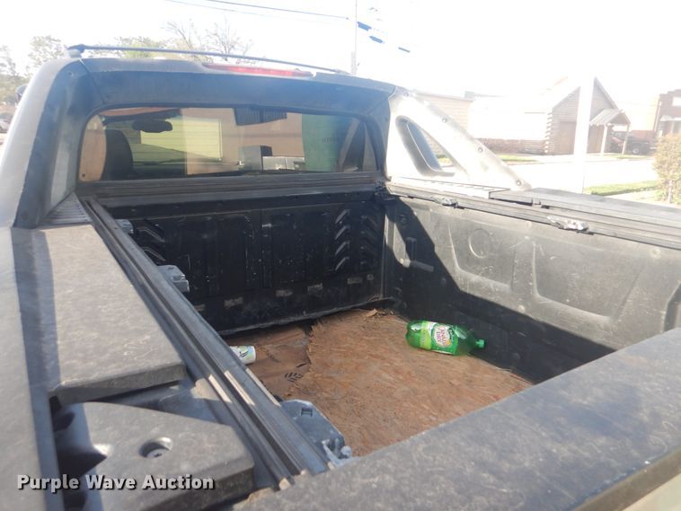 image for item GY9766 2008 Chevrolet Avalanche  Crew Cab pickup truck