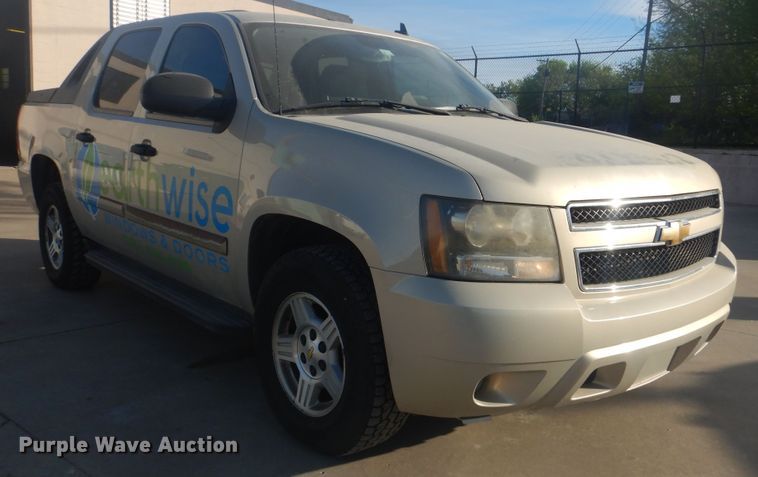 image for item GY9767 2007 Chevrolet Avalanche  Crew Cab pickup truck