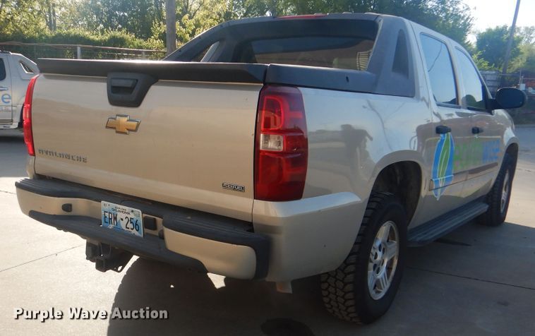 image for item GY9767 2007 Chevrolet Avalanche  Crew Cab pickup truck