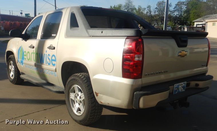 image for item GY9767 2007 Chevrolet Avalanche  Crew Cab pickup truck