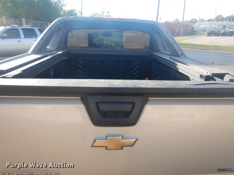 image for item GY9767 2007 Chevrolet Avalanche  Crew Cab pickup truck