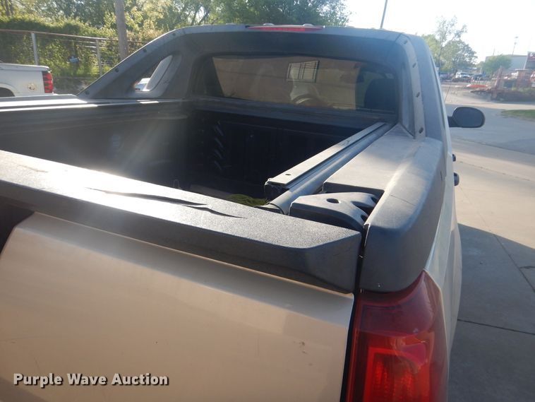 image for item GY9767 2007 Chevrolet Avalanche  Crew Cab pickup truck