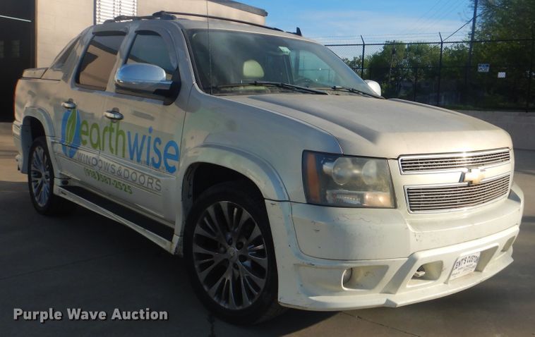 image for item GY9768 2007 Chevrolet Avalanche  Crew Cab pickup truck