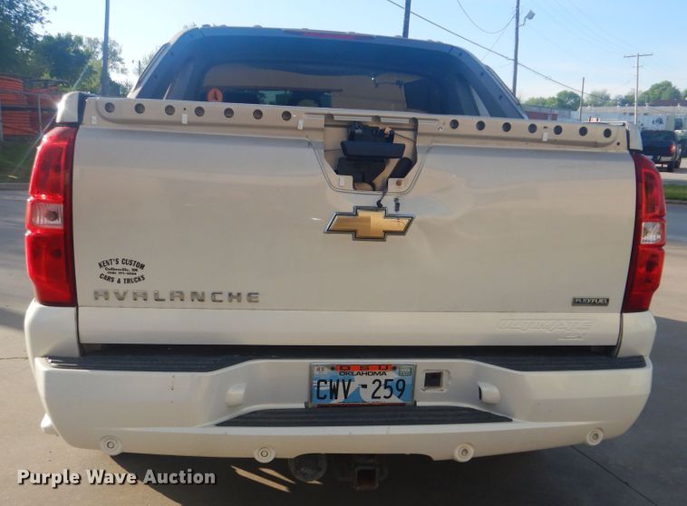 image for item GY9768 2007 Chevrolet Avalanche  Crew Cab pickup truck