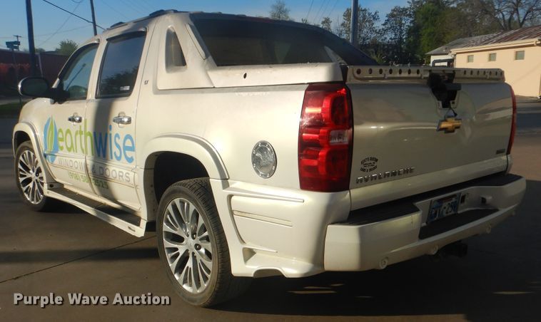 image for item GY9768 2007 Chevrolet Avalanche  Crew Cab pickup truck