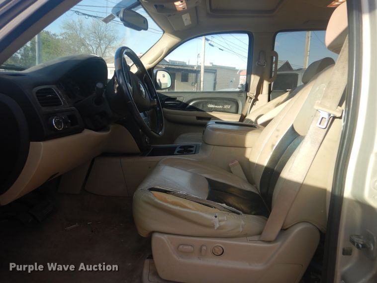 image for item GY9768 2007 Chevrolet Avalanche  Crew Cab pickup truck