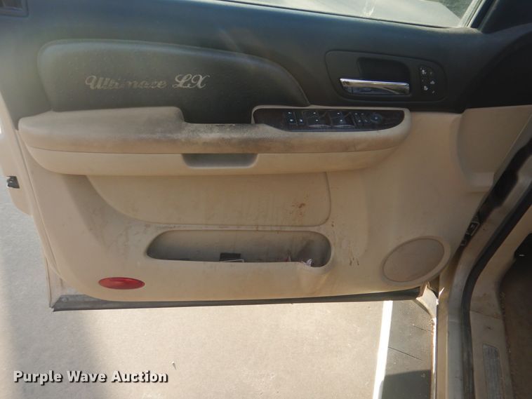 image for item GY9768 2007 Chevrolet Avalanche  Crew Cab pickup truck