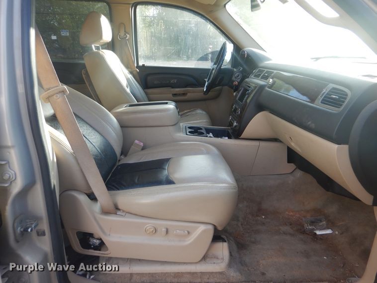 image for item GY9768 2007 Chevrolet Avalanche  Crew Cab pickup truck