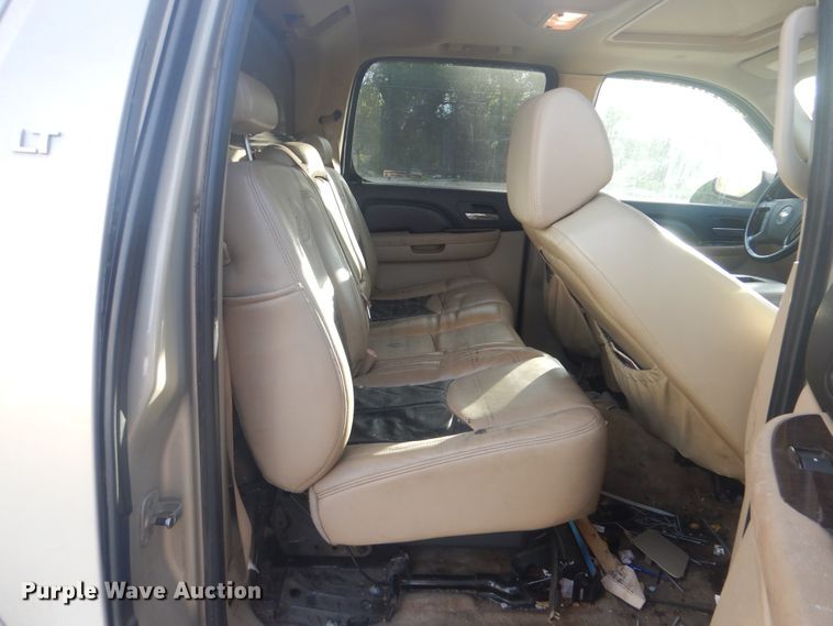 image for item GY9768 2007 Chevrolet Avalanche  Crew Cab pickup truck