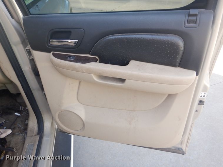 image for item GY9768 2007 Chevrolet Avalanche  Crew Cab pickup truck