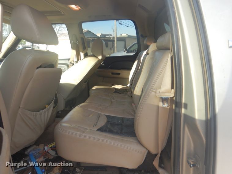 image for item GY9768 2007 Chevrolet Avalanche  Crew Cab pickup truck