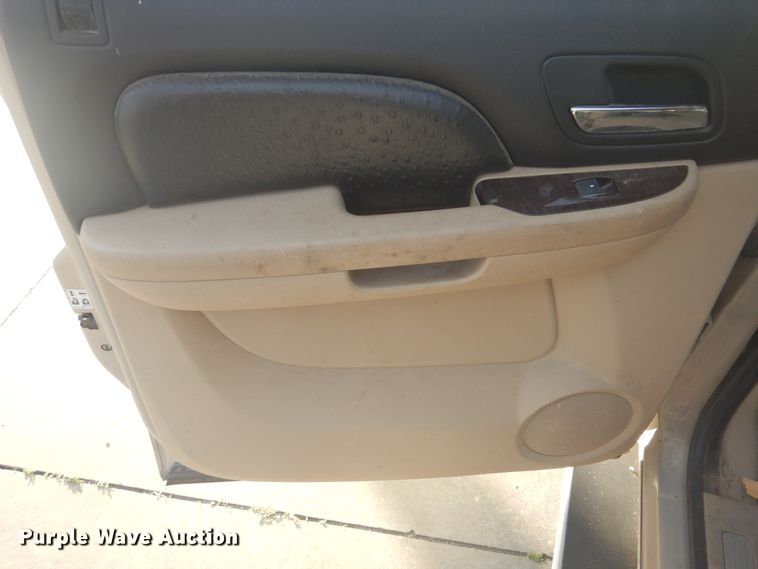 image for item GY9768 2007 Chevrolet Avalanche  Crew Cab pickup truck