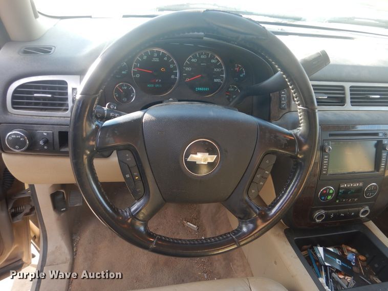 image for item GY9768 2007 Chevrolet Avalanche  Crew Cab pickup truck