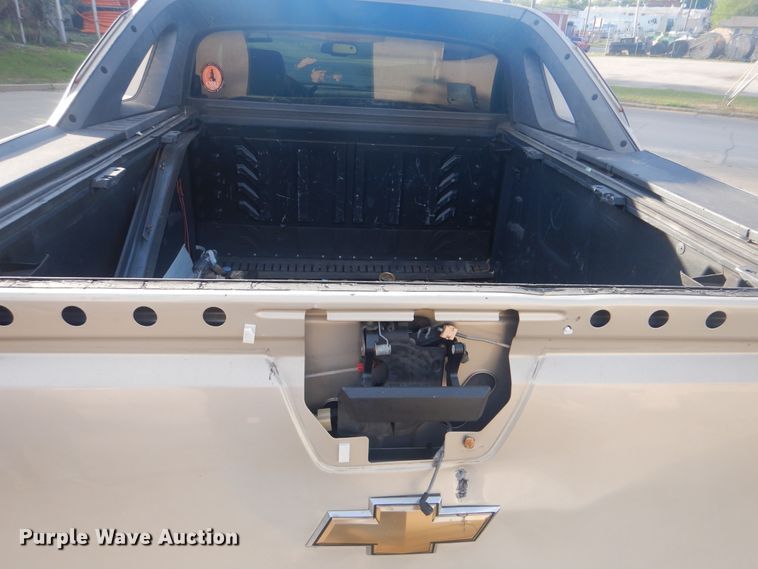 image for item GY9768 2007 Chevrolet Avalanche  Crew Cab pickup truck