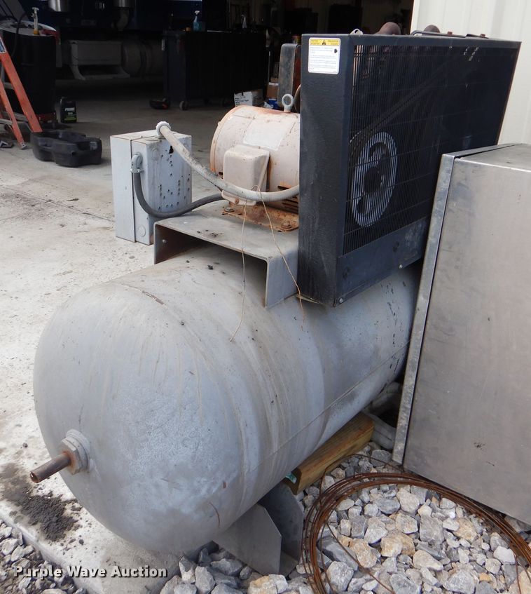 image for item GY9774 Industrial Air IH9919946 air compressor