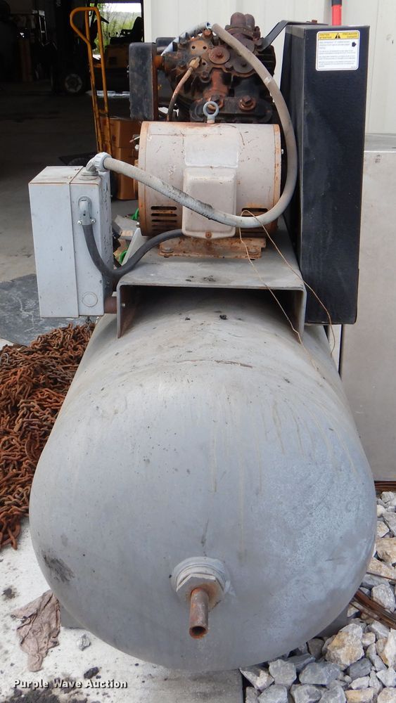 image for item GY9774 Industrial Air IH9919946 air compressor