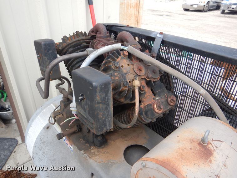 image for item GY9774 Industrial Air IH9919946 air compressor