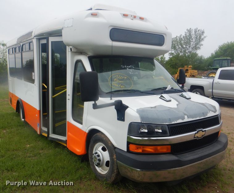 image for item GY9805 2010 Chevrolet Express shuttle bus