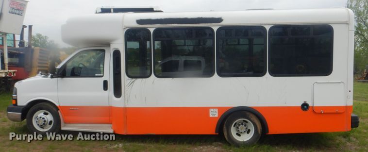 image for item GY9805 2010 Chevrolet Express shuttle bus