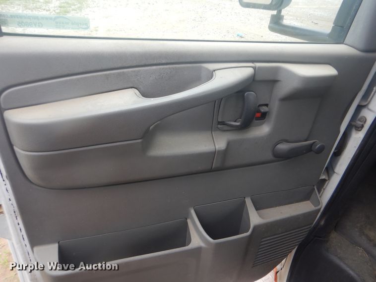 image for item GY9805 2010 Chevrolet Express shuttle bus