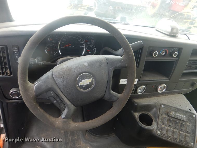 image for item GY9805 2010 Chevrolet Express shuttle bus