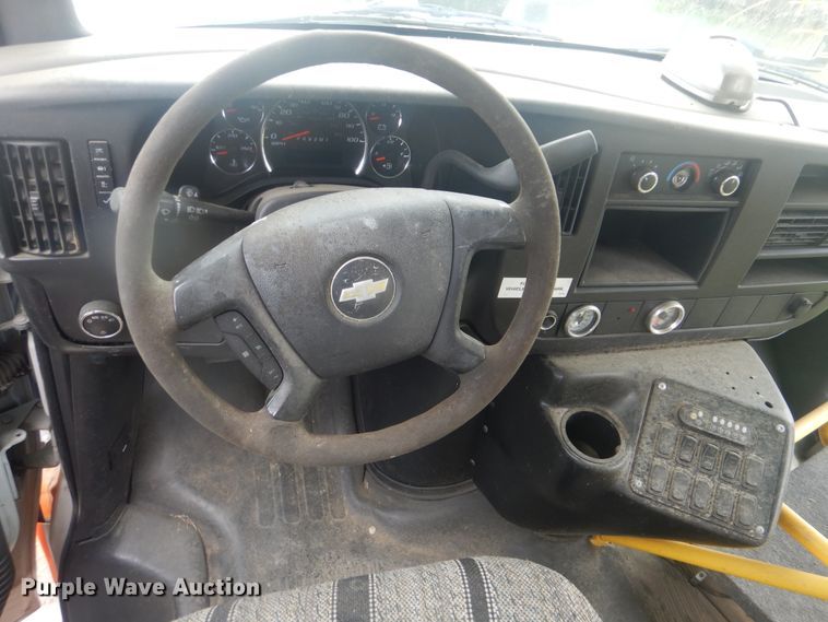 image for item GY9805 2010 Chevrolet Express shuttle bus