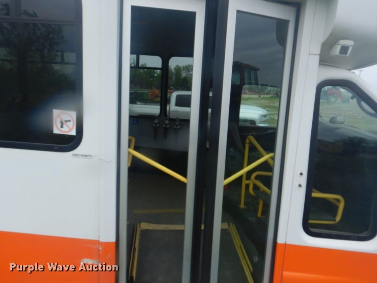 image for item GY9805 2010 Chevrolet Express shuttle bus