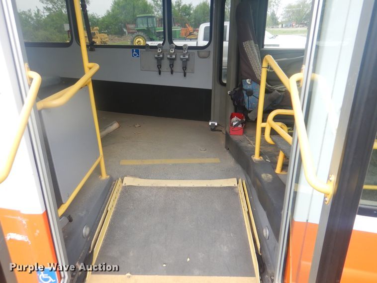 image for item GY9805 2010 Chevrolet Express shuttle bus