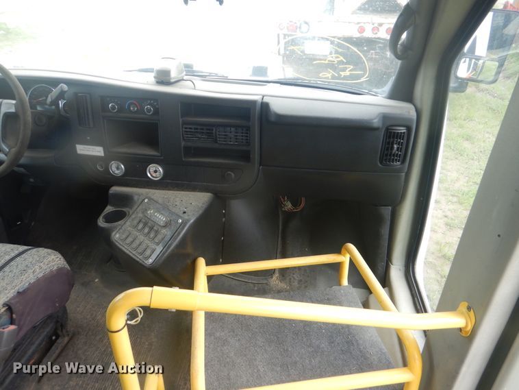 image for item GY9805 2010 Chevrolet Express shuttle bus