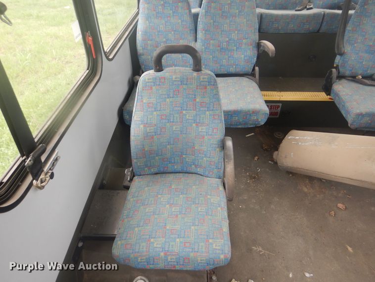 image for item GY9805 2010 Chevrolet Express shuttle bus