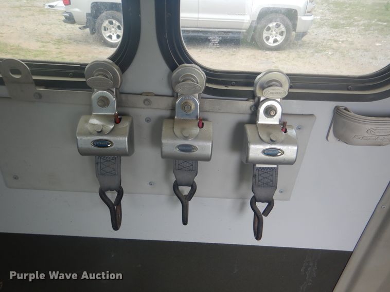 image for item GY9805 2010 Chevrolet Express shuttle bus