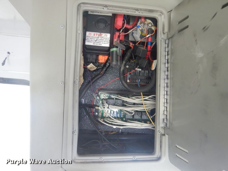 image for item GY9805 2010 Chevrolet Express shuttle bus