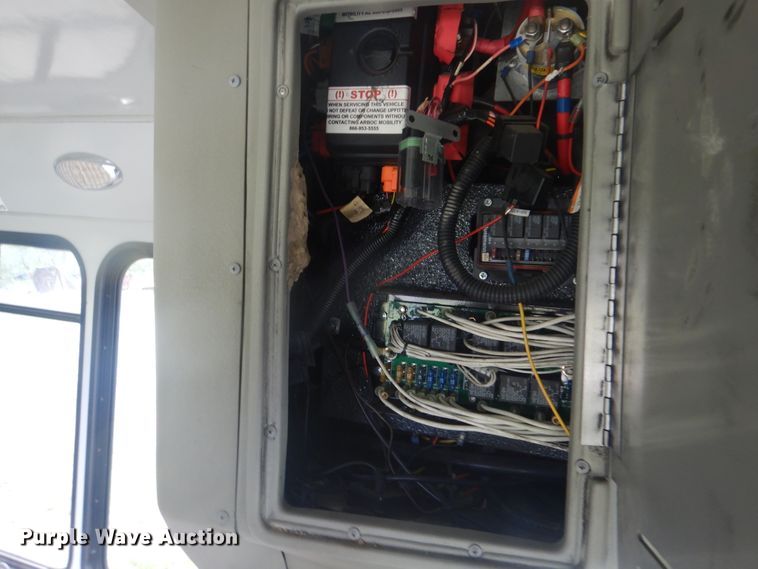 image for item GY9805 2010 Chevrolet Express shuttle bus