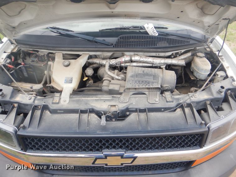 image for item GY9805 2010 Chevrolet Express shuttle bus