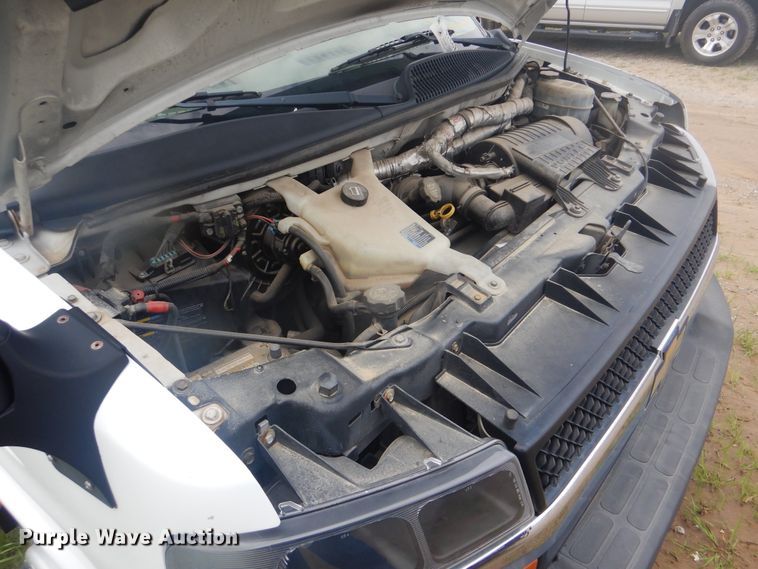 image for item GY9805 2010 Chevrolet Express shuttle bus