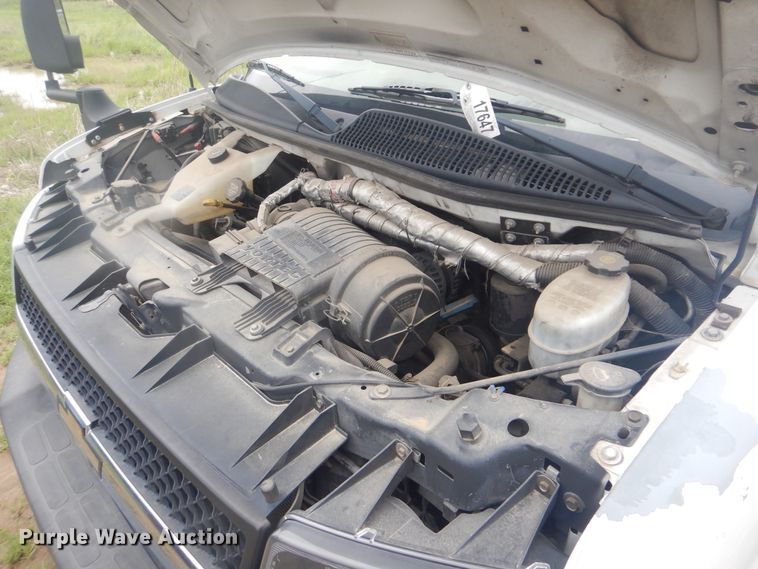 image for item GY9805 2010 Chevrolet Express shuttle bus