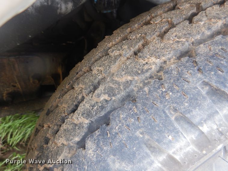 image for item GY9805 2010 Chevrolet Express shuttle bus