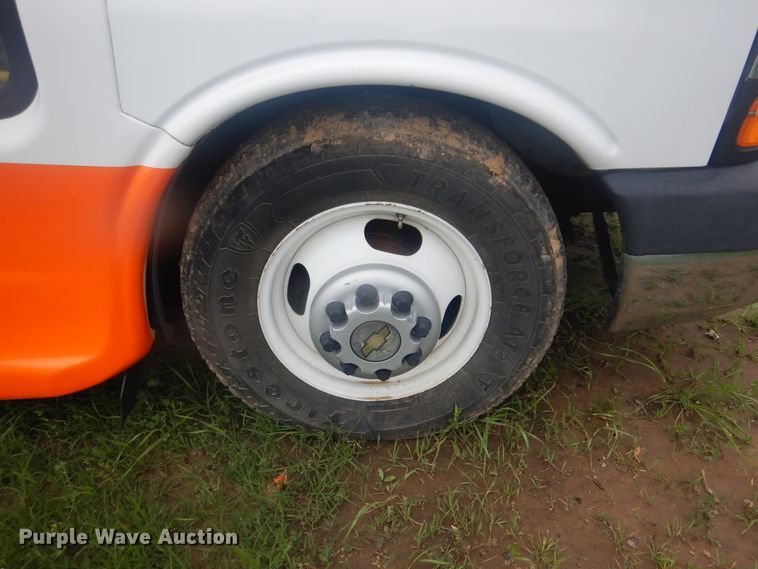 image for item GY9805 2010 Chevrolet Express shuttle bus