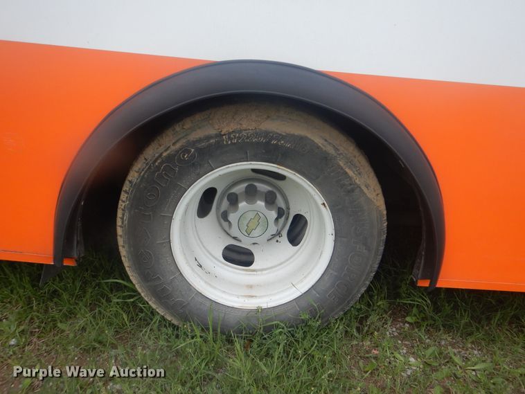 image for item GY9805 2010 Chevrolet Express shuttle bus