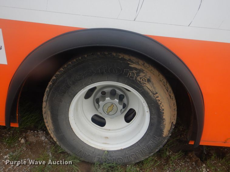 image for item GY9805 2010 Chevrolet Express shuttle bus