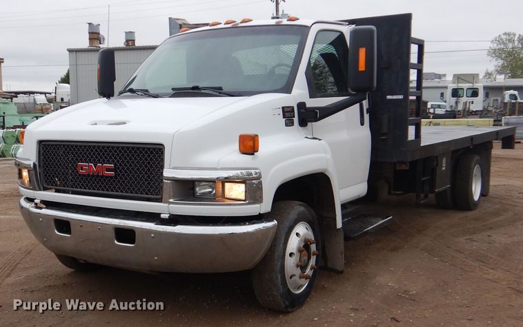 image for item GY9810 2006 GMC C5500 flatbed truck